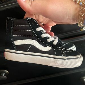 Toddler’s black VANS
